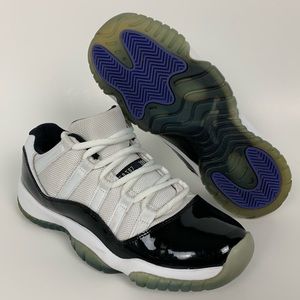 2014 Nike Jordan 11 XI Retro Low Concord White Black Sneakers 528896-153 Size 7Y
